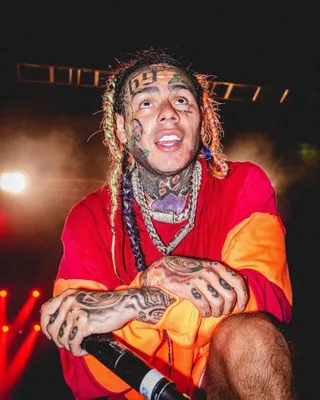 TEKASHI 69 on Instagram: “RACKS TO BRAKE  BACKS🌈🔥🔥👑‼️⭐️🚨🚨⁉️⁉️💵👀👀🚨✔️ #tekashi69 #6ix9ine #scumgang  #danielhernandez #scum #te… | Música trap, Cantores, Trap