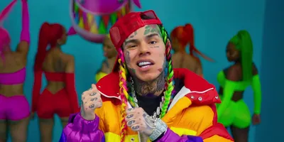 Зачем скандальный рэпер 6ix9ine приехал в Москву? | MAXIM