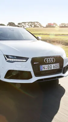 Белый audi a7 едет по снегу - обои на телефон