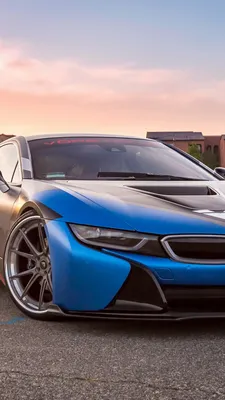 Скачать обои и картинки bmw, i8, safety car, белый, суперкар,  электромобиль, мигалка, асфальт для рабочего стола в разрешении 1200x1920