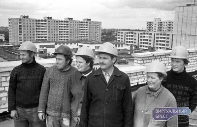 Профессиональные праздники — День строителя. Бизнес-сувениры и нанесение  логотипа компании в сувенирной компании Комус-Реклама.