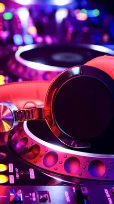 Обои DJ Equipment in nightclub для 1080x1920