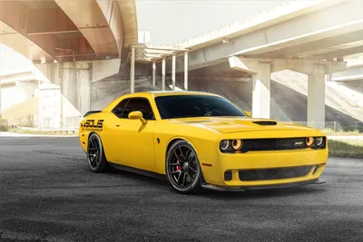 Скачать обои \"Dodge Challenger\" на телефон в высоком качестве, вертикальные  картинки \"Dodge Challenger\" бесплатно