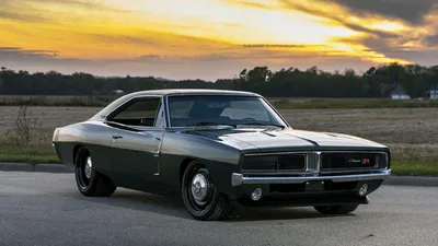 Обои Автомобиль Dodge Charger RT 1969 года на городской улице » Скачать  красивые HD обои (картинки) на рабочий стол (экран) и на телефон бесплатно