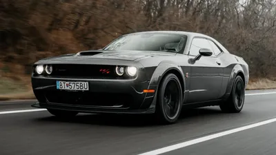 Скачать обои \"Dodge Challenger\" на телефон в высоком качестве, вертикальные  картинки \"Dodge Challenger\" бесплатно