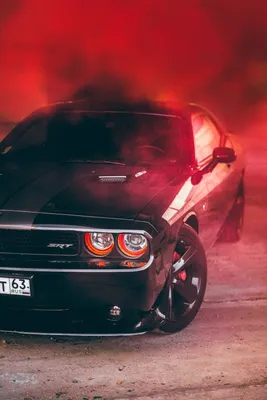 Скачать обои \"Dodge Challenger\" на телефон в высоком качестве, вертикальные  картинки \"Dodge Challenger\" бесплатно