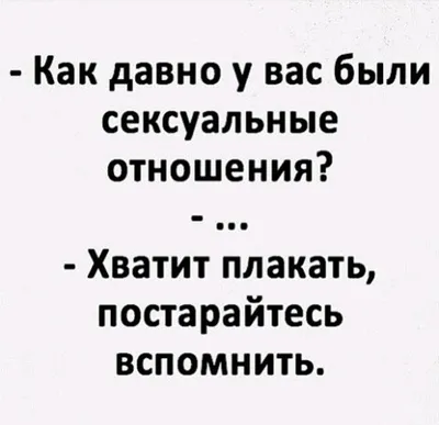 Позитивная Афроамериканка Яркой Повседневной Одежде Сидящая Столом Чашкой  Кофе Разговаривающая стоковое фото ©GaudiLab 576850914