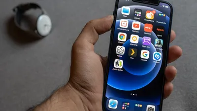 Обои с iPhone 15 и iPhone 15 Pro уже можно скачать на любое устройство -  Лайфхакер