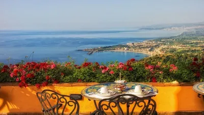 Терраса на побережье Италии. Обои для Андроид бесплатно. | Taormina, Good  morning wallpaper, Sicily hotels