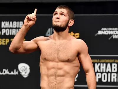 Хабиб Нурмагомедов защитил титул чемпиона UFC в третий раз - Чемпионат