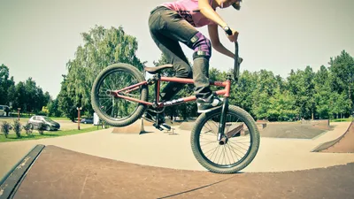 BMX Rider Making Tricks.Guy Riding A Bmx Bike And Jumping Фотография,  картинки, изображения и сток-фотография без роялти. Image 113111868