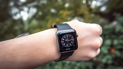 циферблат Apple Watch на запястье с травой позади, сфотографироваться с Apple  Watch фон картинки и Фото для бесплатной загрузки