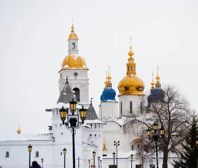 Русский дом - Вы когда-нибудь задумывались, откуда появилось слово «кремль»🤔?  Оказывается, впервые его использовали в рукописи, датированной 1331 годом.  До сих пор нет единого мнения о том, что же оно означает. По