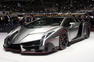 The Lamborghini Revuelto is a 1,001 horsepower hybrid supercar flagship |  CNN Business