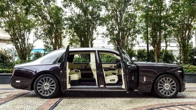 Rolls-Royce Ghost 2019: Седан, Diamond Black (Черный бриллиант), цвет  салона Black / Seashell (Черный / Слоновая кость) - Новые в наличии |  Купить у официального дилера Rolls-Royce Motor Cars Moscow