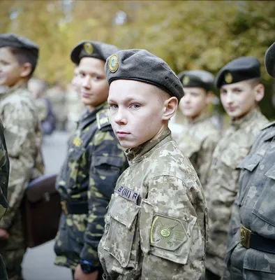 Великолукские школьники написали письма с добрыми пожеланиями российским  военным