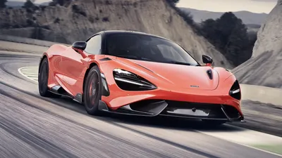 Белый суперкар mclaren на фоне гор - обои на телефон