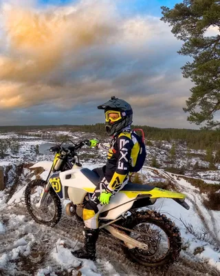 Enduro Мотокросс Всадника Taking A Selfie — стоковые фотографии и другие  картинки Селфи - Селфи, Мотоцикл, Кататься - iStock