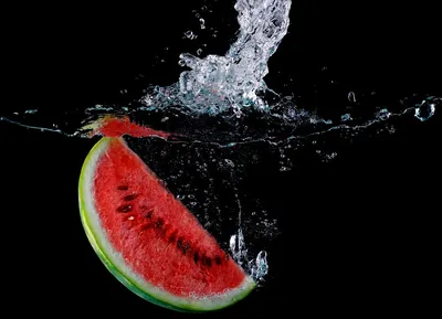 Обои Watermelon In Water для телефона и на рабочий стол 1170x2532