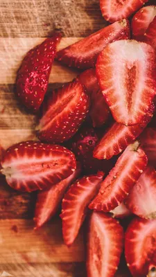 Strawberry Wallpaper HD phone #еда #красота #заставка #HD #wallpaper #обои  #wallpaperphone #обоидлятелефона #wallpaperiPho… | Fruit wallpaper, Fruit,  Food wallpaper