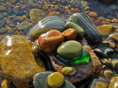 Красивые камни в воде - красивые фото