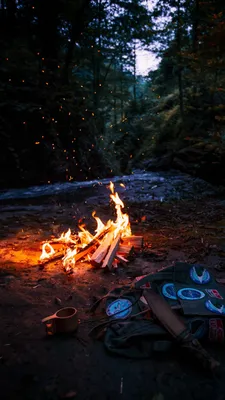 Прозрачные лампочки со стихиями. огонь. вода. воздух. земля. черный фон |  Обои для телефона