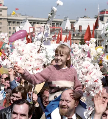 Мир, май, труд. Как встречали 1 мая в советском Душанбе | Новости  Таджикистана ASIA-Plus