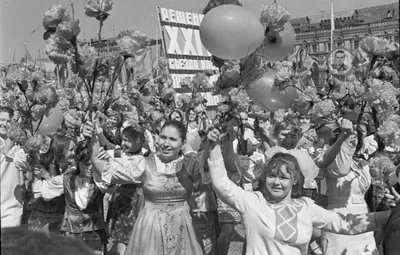 Архивные фото: как праздновали Первомай в Ленинградском районе | 01.05.2023  | Ленинградская - БезФормата