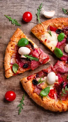 Pizza with mushrooms and olives Wallpaper for iPhone 7 Plus