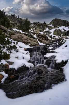 Фотографии Андорра Incles Valley Горы Скала Ручей Природа снега