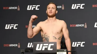 Фергюсон уступил Дариушу в со-главном событии UFC 262 - РИА Новости Спорт,  16.05.2021