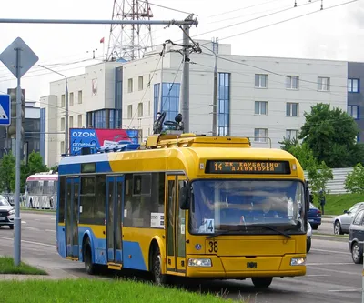 Как в Екатеринбурге ходит новый троллейбус с автономным подходом |  Областная газета